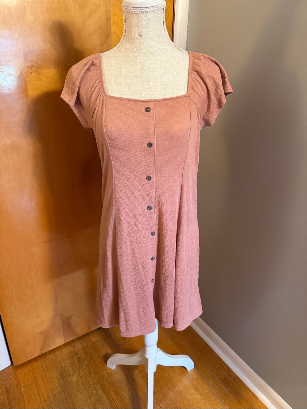 SO Mauve Square Neck Midi Dress